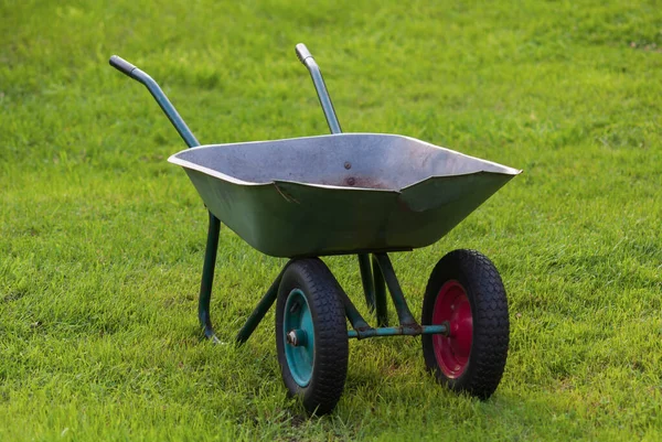 Old Wheelbarrow Green Lawn — Stock Photo, Image