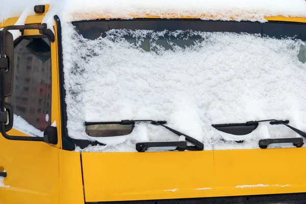 Nieve Parabrisas Camión Amarillo — Foto de Stock