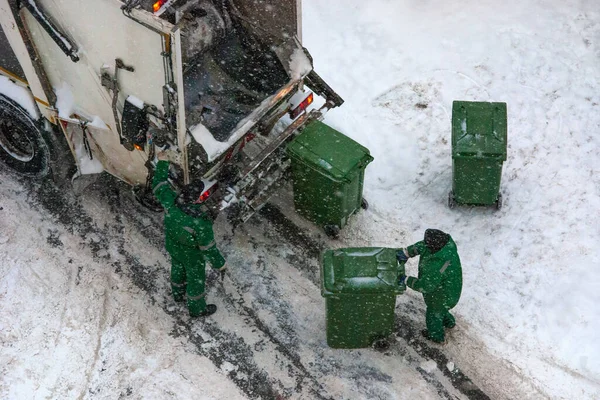 Recogida Residuos Domésticos Invierno Clima Nevado — Foto de Stock