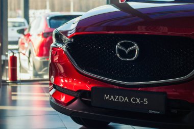 Mazda CX 5 otomobil galerisi, ön manzara, Moskova, 18 Şubat 2021
