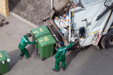 Çöp toplama işçileri, Moskova, 15.04.2021