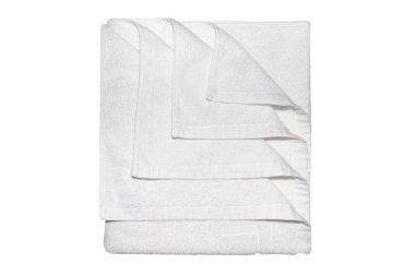 Beyaz bir arka planda beyaz bir plaj havlusu.