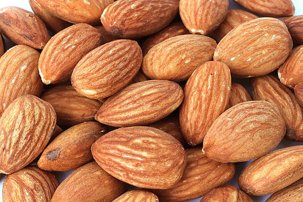 Amandelen Zijn Geïsoleerd Een Witte Achtergrond — Stockfoto