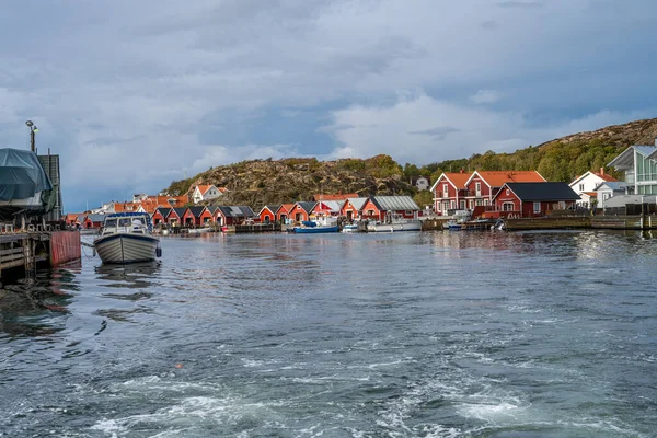 En typisk fiskeby vid den svenska Atlantkusten. Bild från Hamburgsund, Vastra Gotands län — Stockfoto