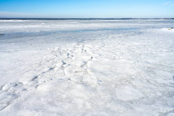IJs dat een oceaanbaai bedekt. Foto uit Lomma, Zweden — Stockfoto