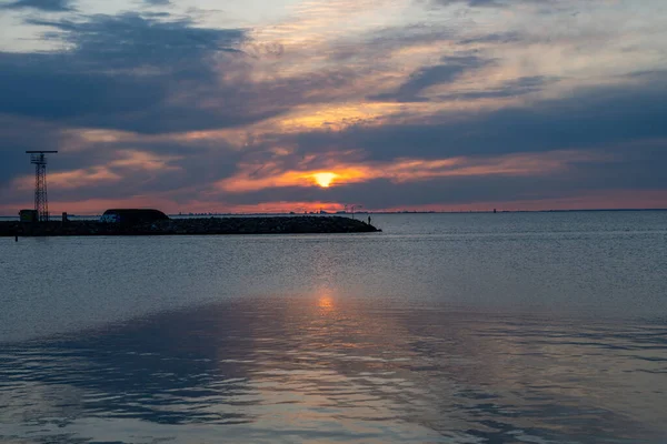 Hermosa puesta de sol sobre el océano. Foto de Malmo, Suecia —  Fotos de Stock