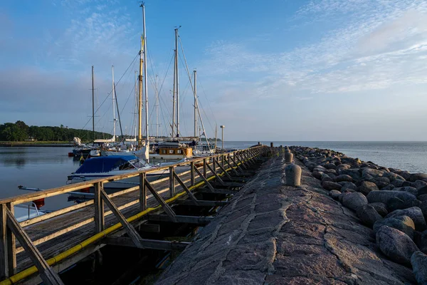 Пристань Балтийского моря в сумерках — стоковое фото