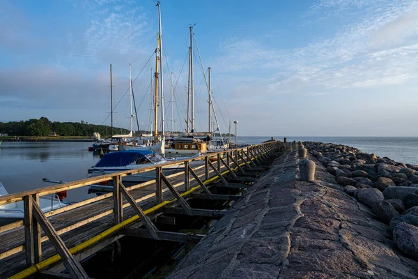Пристань Балтийского моря в сумерках — стоковое фото