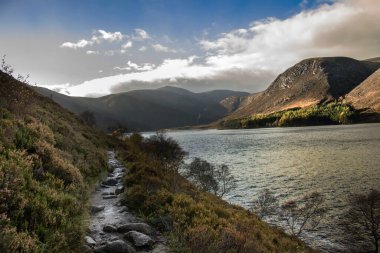 Royal Deeside 'daki Loch Muick Gölü' nün etrafında. Ballater, Aberdeenshire, İskoçya, İngiltere. Cairngorms Ulusal Parkı. İskoçya manzarası. 