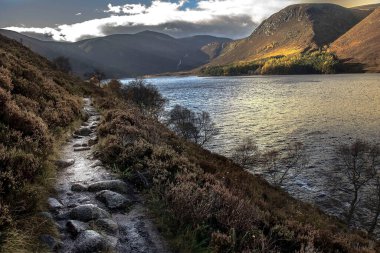 Royal Deeside 'daki Loch Muick Gölü' nün etrafında. Ballater, Aberdeenshire, İskoçya, İngiltere. Cairngorms Ulusal Parkı. İskoçya manzarası. 