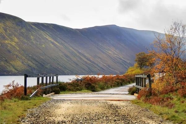 Schöner Herbst Und Weg Loch Muick Royal Deeside Ballater Aberdeenshire — Stockfoto
