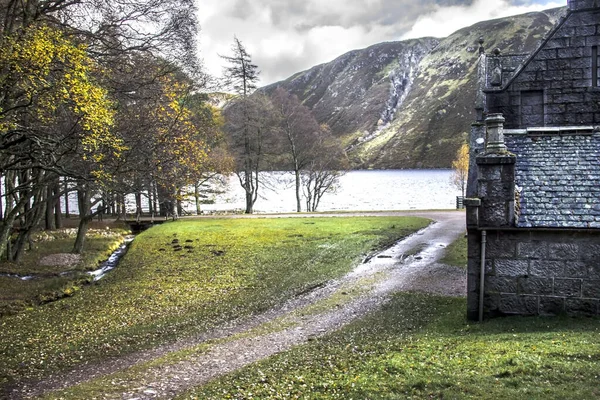 Glas Allt Shiel Glassalt Schronisko Osiedlu Balmoral Przy Brzegu Loch — Zdjęcie stockowe