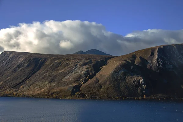 Voltar Lochnagar Visto Loch Muick Ballater Royal Deeside Aberdeenshire Escócia — Fotografia de Stock