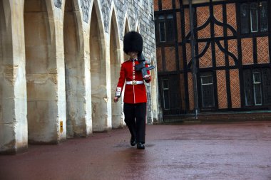 Windsor, Berkshire, İngiltere - Kraliçe 'nin Muhafızları Windsor Kalesi' nin dışında. İngiliz Kraliyet Muhafızları. 
