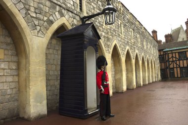 Windsor, Berkshire, İngiltere - Kraliçe 'nin Muhafızları Windsor Kalesi' nin dışında. İngiliz Kraliyet Muhafızları. 