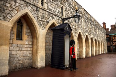 Windsor, Berkshire, İngiltere - Kraliçe 'nin Muhafızları Windsor Kalesi' nin dışında. İngiliz Kraliyet Muhafızları. 