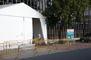 Pozna, Wielkopolskie, Polonya - 13 Temmuz 2021: Bir hastanede aşı noktası