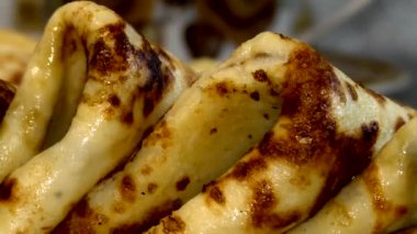 Geleneksel Rus blini. Krepler. Krep haftası. Maslenitsa, Büyük Perhiz 'den bir hafta önce kutlanan geleneksel bir Doğu Slav bayramıdır.. 