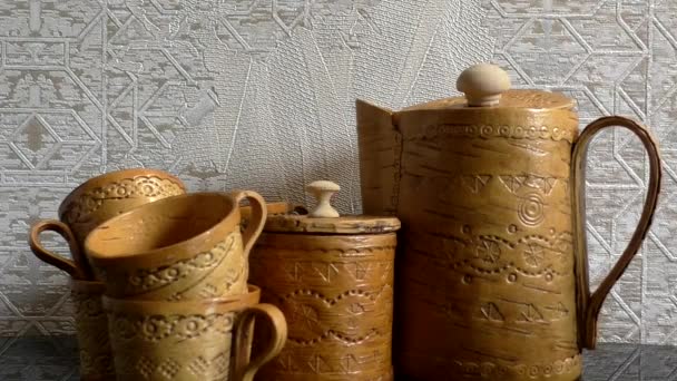 糖碗和水壶 用桦树皮做的厨房用具 俄罗斯的民间工艺 早在陶器发明之前 大多数社会就已经开始生产伯奇树皮制品了 — 图库视频影像