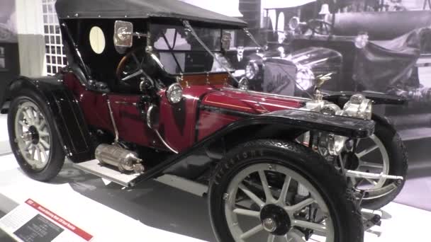 ロシア ピシュマ2021年3月12日 レトロカーの展示会 車名は American Underslung Mod 1912年 Usa フレームの上に軸が配置されたユニークなデザインが特徴です — ストック動画