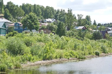 Shokhonka Nehri, Volga Nehri 'nin antik ticaret kasabası Ples' ın bir sağ koludur. Rusya 'nın Altın Yüzüğü. Turistler tarafından ziyaret edilen yerler