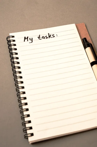 Handzeichnen Aufgabenliste auf dem Notizbuch — Stockfoto