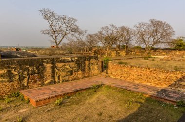 Günbatımında Hindistan, Fathepur Sikri 'deki terk edilmiş tapınaktan bir manzara.