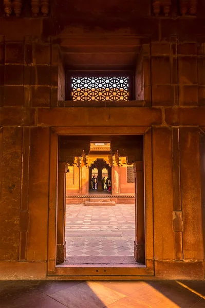 Une Vue Travers Une Porte Travers Complexe Temple Abandonné Fathepur — Photo