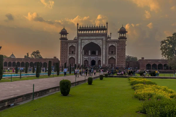 Kilátás Taj Mahal Komplexum Bejáratára Indiai Agra Ban Napkelte Után — Stock Fotó