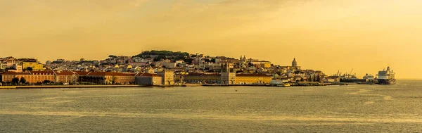 Una Vista Panorámica Del Distrito Alfama Lisboa Portugal Luz Dorada — Foto de Stock