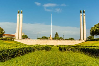 Portekiz, Lizbon 'daki Kral Edward VII Parkı' ndan 25 Nisan 'da parkın tepesine doğru bir manzara.