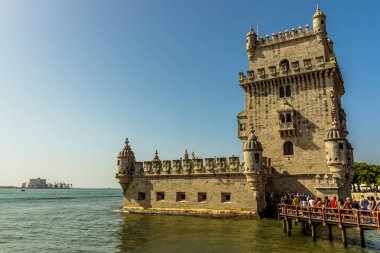 Portekiz, Lizbon 'daki Belem bölgesinden Tagus nehrinin ağzına doğru bir manzara.
