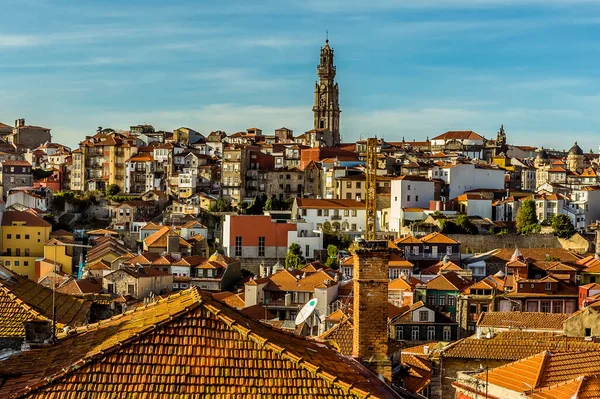 Uma Vista Sobre Telhados Antigo Bairro Porto Portugal Direcção Torre — Fotografia de Stock