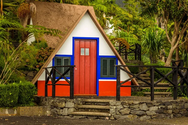 Una Dimora Tradizionale Madeira Nel Giardino Tropicale Sopra Città Funchal — Foto Stock