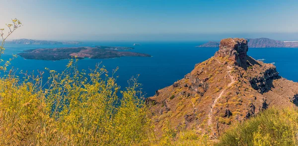 Skaros Felsen Ragt Aus Santorinis Caldera Mit Blick Auf Nea — Stockfoto