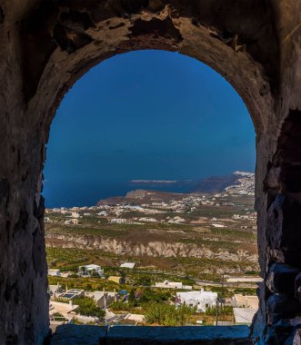 Pyrgos, Santorini 'deki şatonun çerçeveli görüntüsü