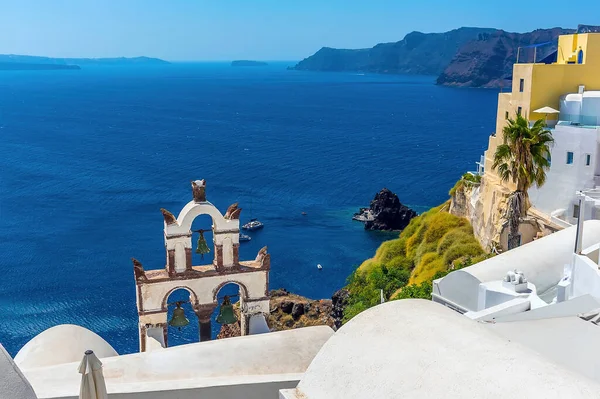 Una Vista Dal Villaggio Oia Santorini Passato Campanili Chiesa Estate — Foto Stock