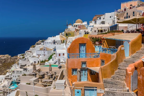 Bâtiments Marches Descendent Colline Dans Village Oia Santorin Été — Photo