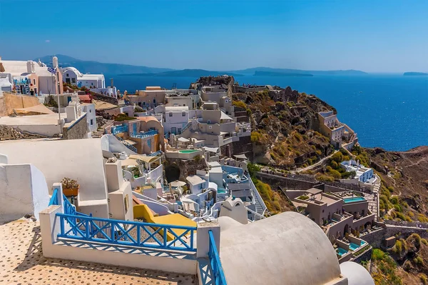 Balcones Azoteas Pueblo Oia Santorini Mirando Hacia Castillo Verano — Foto de Stock