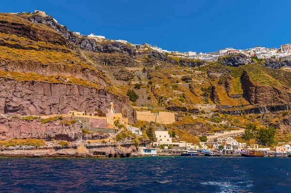 Yazın eski Fira, Santorini limanından denize açılan bir manzara
