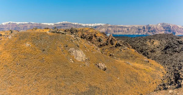 Över Den Vulkaniska Nea Kameni Santorini Mot Caldera Bakgrunden Sommaren — Stockfoto