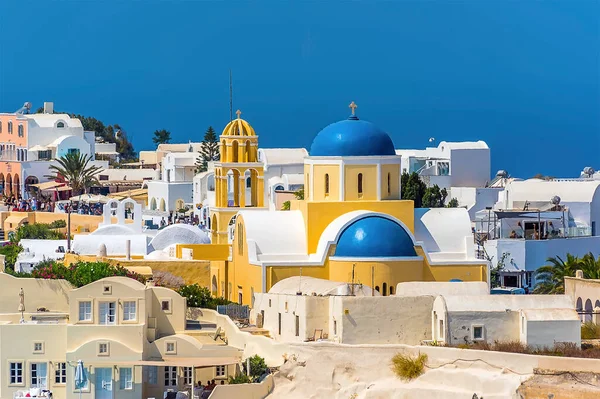 Blick Auf Die Blauen Kuppeln Der Kirche Der Stadt Oia — Stockfoto