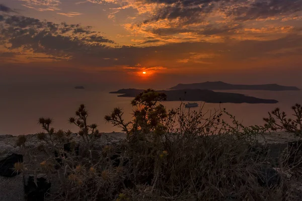 Вид Вершины Скалы Солнце Садится Острова Санторини Летом — стоковое фото