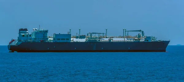Sidovy Över Ett Bulkfartyg Till Havs Som Närmar Sig Singaporesundet — Stockfoto