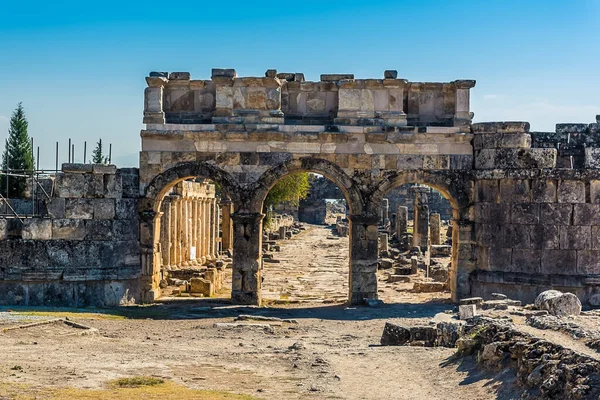 Porte Domitien Menant Cardo Rue Principale Colonnade Hierapolis Dessus Pamukkale — Photo