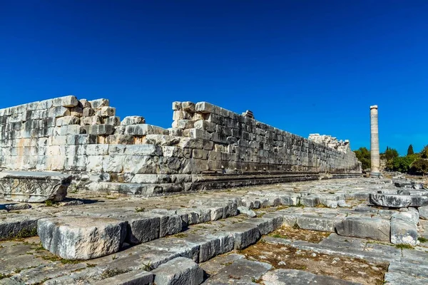 Widok Wzdłuż Strony Świątyni Apollo Didyma Turcja — Zdjęcie stockowe