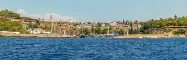 Türkiye 'nin Antalya limanının girişinin karşısındaki manzara