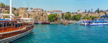 Türkiye 'nin Antalya limanının eski bir manzarası