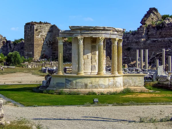 Närbild Över Romerska Ruinerna Side Turkiet Sommaren — Stockfoto