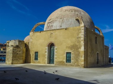 Güneşli bir günde Girit 'te, Chania' daki cami manzarası.